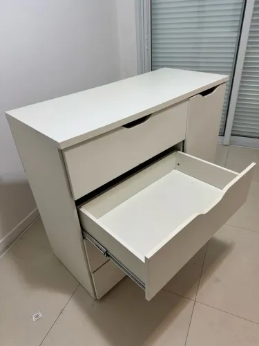 Cômoda tokstok 4 gavetas + porta