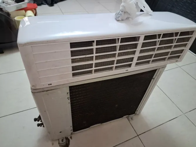 VENDO SPLIT 12 000 BTUS MARCA VG SEM CONTROLE NÃO FAÇO ENTREGA RETIRADA NO HILÉIA
