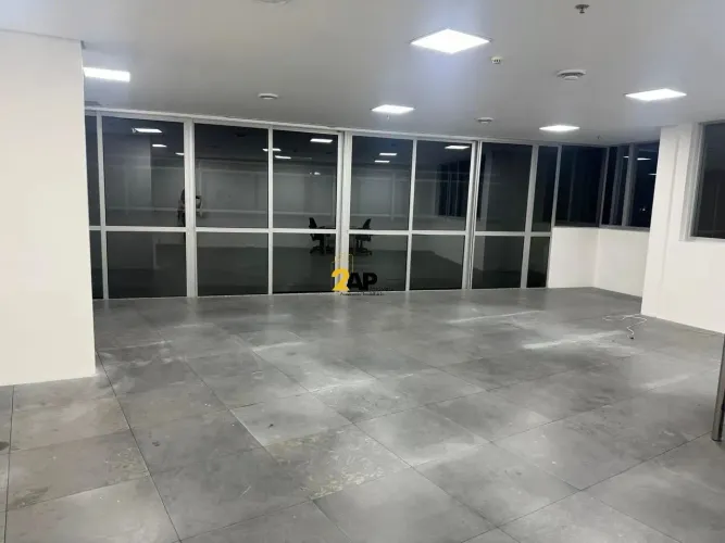 Sala Comercial para venda na Vila Andrade, SP - 85m², 1 banheiro e 2 vagas de garagem!