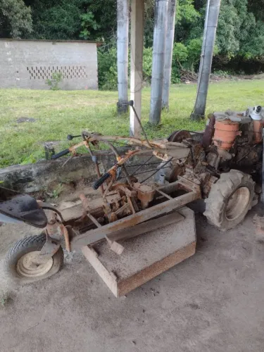 Microtrator Tobata Diesel com Enxada Rotativa / Roçadeira e Assento (Para Restaurar/Revisa