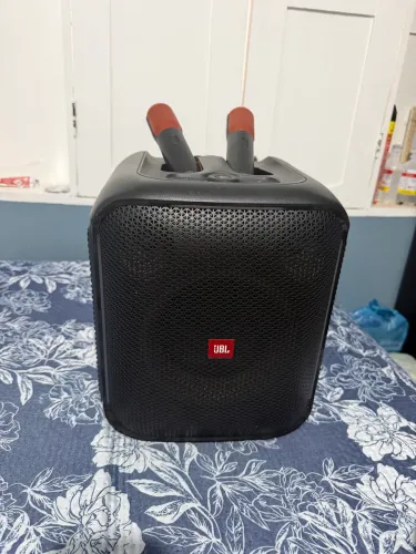 Vendo JBL em perfeito estado com microfone contato *