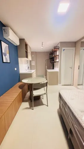 Studio Mobiliado em Localização Estratégica no Centro de Curitiba