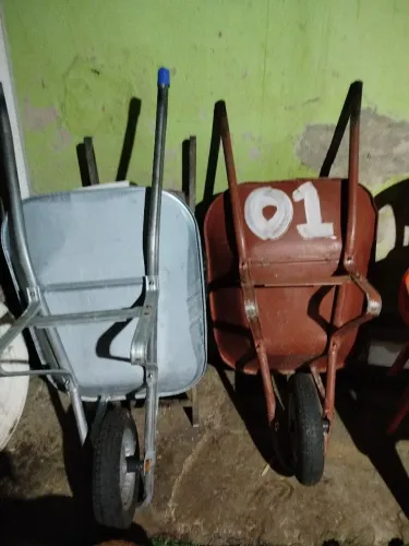 Tenho dois carro de mão disponível pra vender