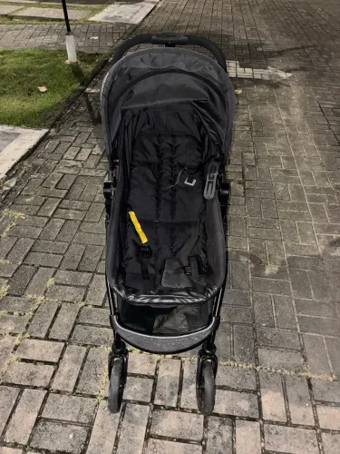 Carrinho de bebe - Dobravel e Regulavel