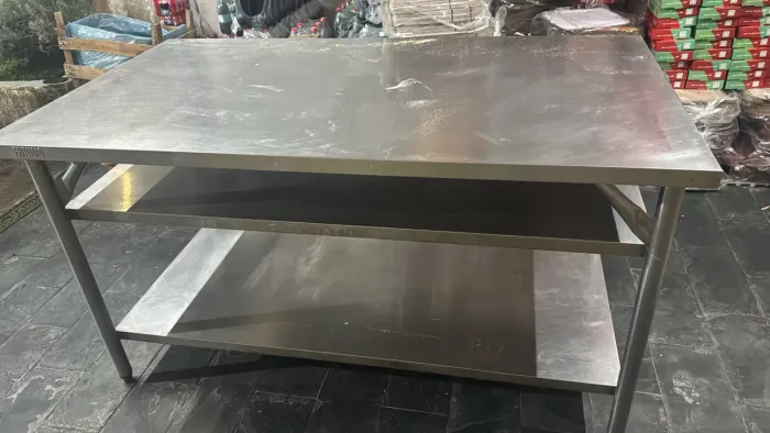Mesa inox para comércio/cozinha industrial/restaurante. Mesa grande com 2 prateleiras