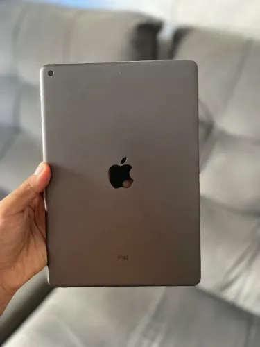 iPad 8 de 32gb usado + caixa original + nota fiscal + case bolsa protetora