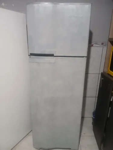 Geladeira continental funcionando perfeitamente preparada para protarr