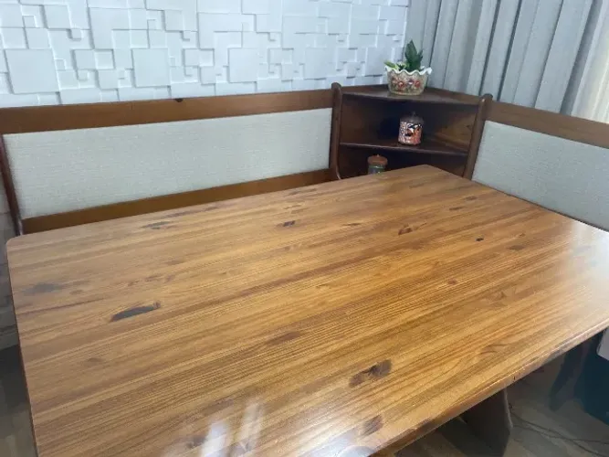 Canto alemão com 2 bancos e uma mesa mede 1.40 x 0.80