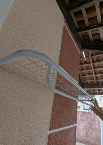 Cabideiro com prateleira 