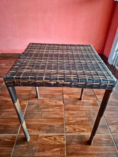 3 mesas de junco extrutura de ferro perfeitas tem tampos que pode levar tbm 170 todas