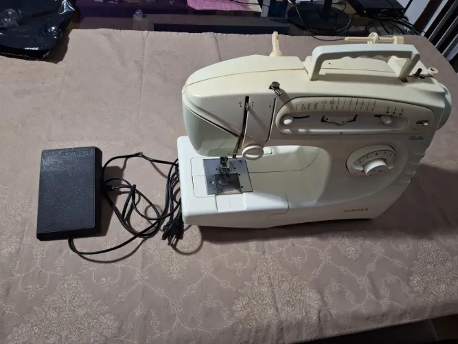 Máquina de costura singer Bella - 220v