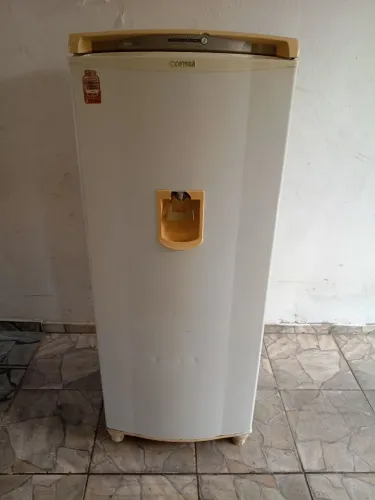 Vende está geladeira Frost Free