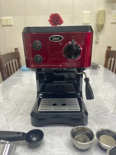Cafeteira Oster PrimaLatte / Espresso e Cappuccino BVSTECMP65R-017
