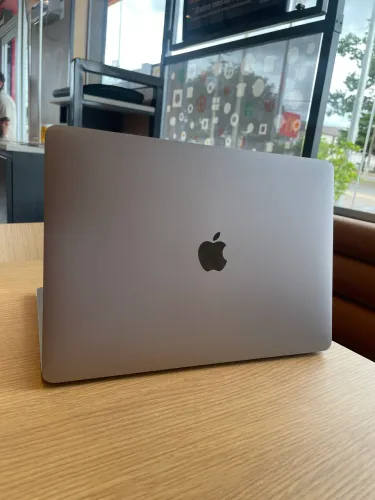 MacBook Pro 2019 - i7 / 16GB RAM / 512GB SSD - Touch Bar 