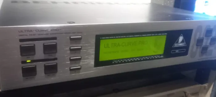 Behringer Ultra Curve Pro DSP8024