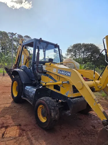 Retroescavadeira Randon Rk406B