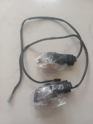 Conjunto de Piscas traseiro mt 07 ( original novo)