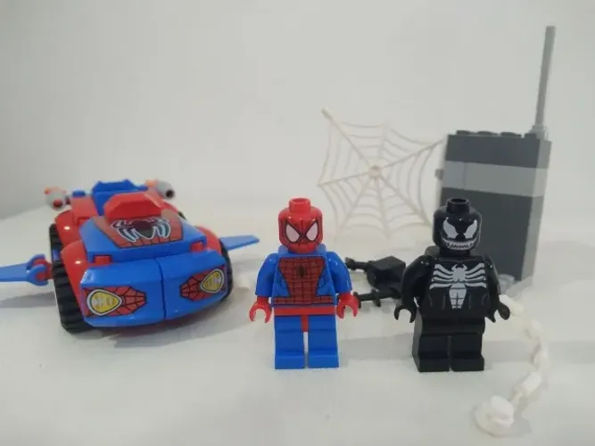 Lego Juniors 10665 - Ataque do Carro Aranha