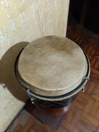 Vendo Atabaque Lê, Usado....