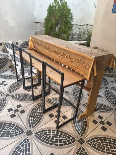 Bancada de Madeira + 4 Banquetas Industriais (Acompanha Toalha) ESTADO DE NOVO!