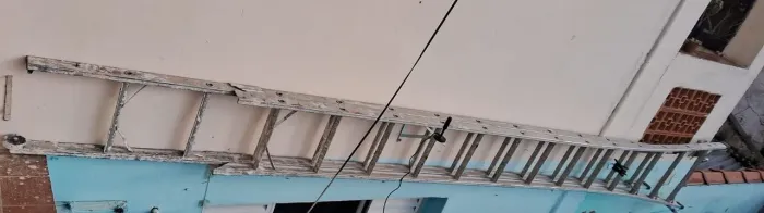 Vende se escada extensiva 