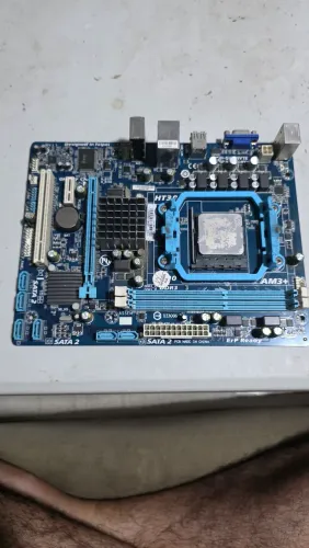 Placa Mãe Gigabyte AM3+ DDR3