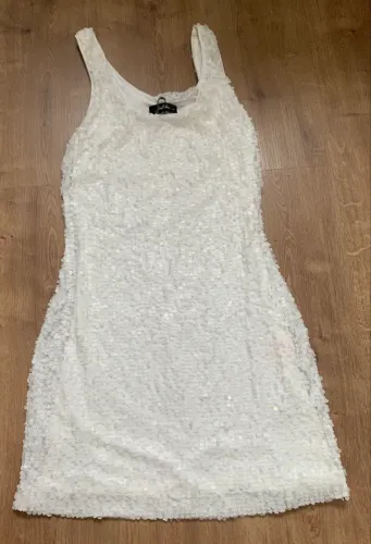 Vestido Curto Branco de Paetês / Lantejoulas
