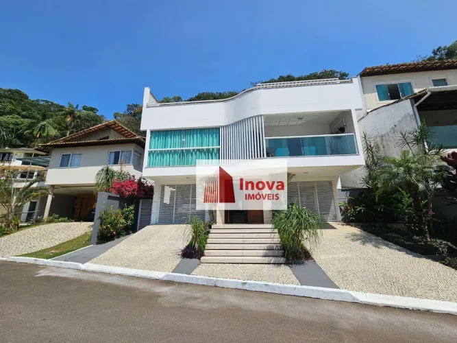 Casa de Alto Padrão em um dos melhores condomínios fechado de Juiz de Fora.