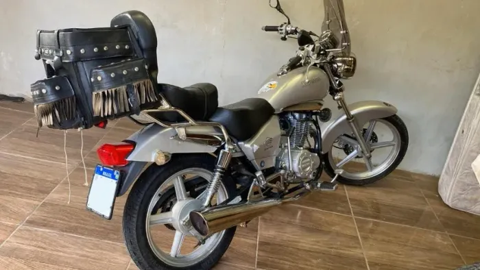 Kansas Dafra 150 com apenas 14.436 km
