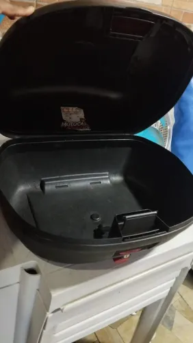Baú moto universal givi 45 litros semi-novo