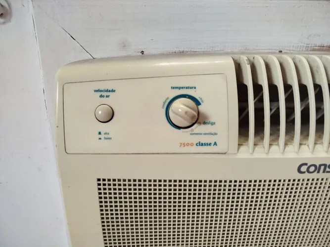 Ar condicionado de janela, Consul  frio, 7500 BTUs, com grade de proteção 