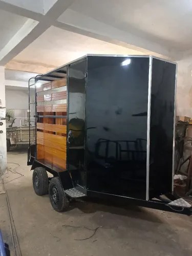 Reboque para transporte de cavalos