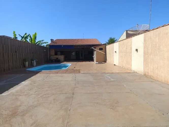 Clube com piscina em Castilho