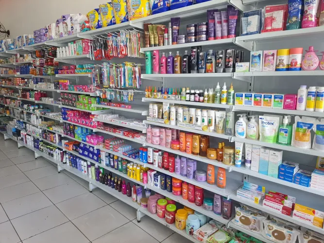 Vendo farmácia completa em Barreirinhas-MA