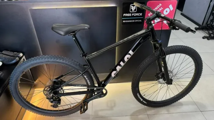Caloi Explorer Sport 2026 Shimano Cues 9V pedivela integrado freio hidraulico 21x no cartã