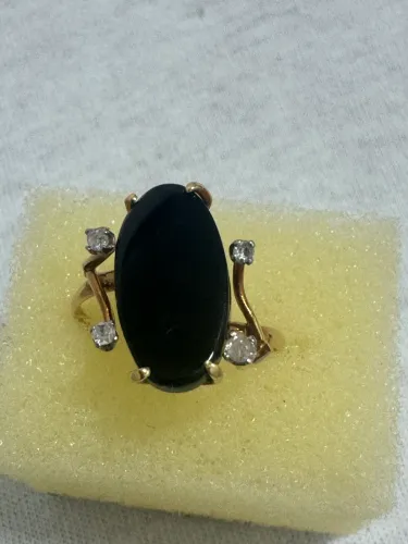 ANEL OURO 18K/750 C/ÔNIX NATURAL E 4 DIAMANTES- ARO 15