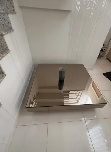 Mesa de centro espelhada