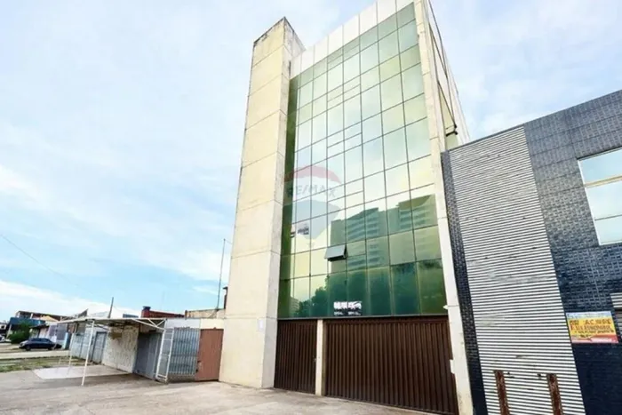 QNN 19 Prédio Comercial 1.269,63m² áreal total 22 salas elevador garagem 8 carros Frente a