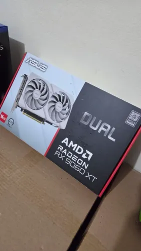 RX 9060 XT 16GB Asus Dual White Edition Branca