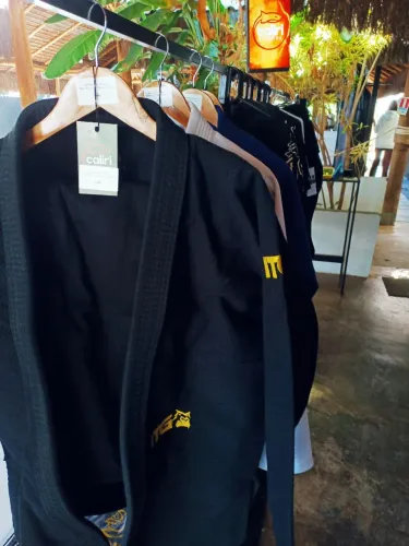 Maior loja com variedades de kimonos novos e usados