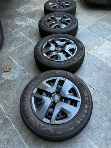 Rodas calotas pneus 185/65/15 