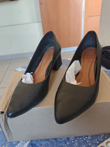 Sapato Scarpin Feminino Preto Bico Fino Elegante Via Velle 