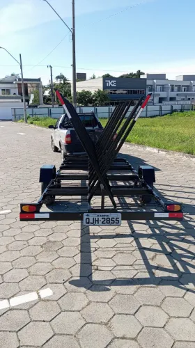 Vende-se carretinha,para transporte de bicicleta ,semi novo agora revisada