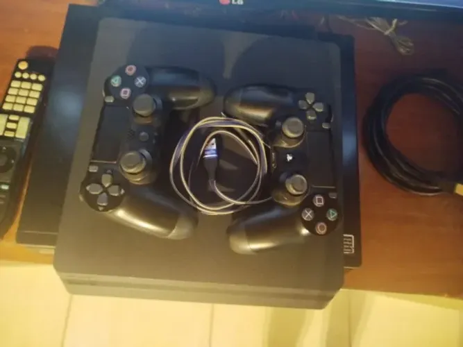 PS4 slim 500gb 2 controles