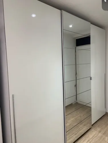 Guarda-Roupa Moderno Espelhado