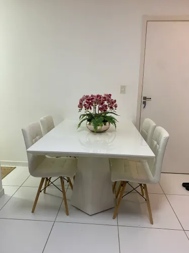Conjunto de Mesa com 4 cadeiras 