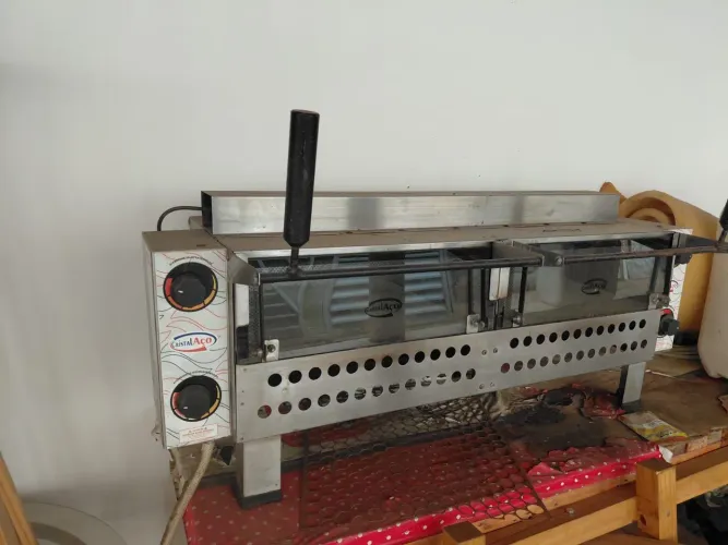 Forno inox para pizzas e salgados,bem conservado