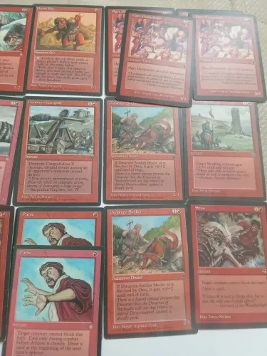 Vendo lote com 25 cartas de Magic Gathering .