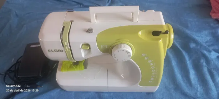 Máquina de costura Elgin usada 