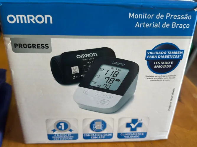 Monitor de pressão arterial de braço OMRON Modelo HEM-7156T
